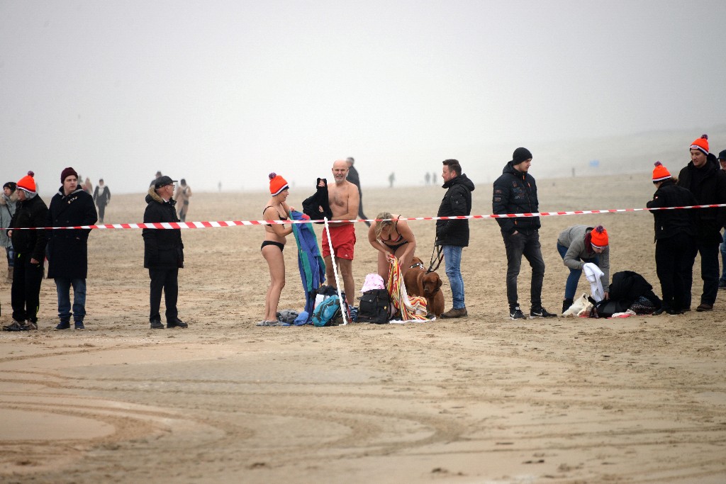 ../Images/Nieuwjaarsduik Noordwijk 2020 006.jpg